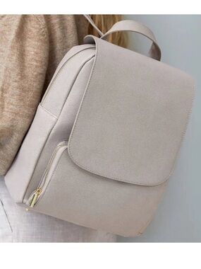Stackers travel backpack in Taupe EUC